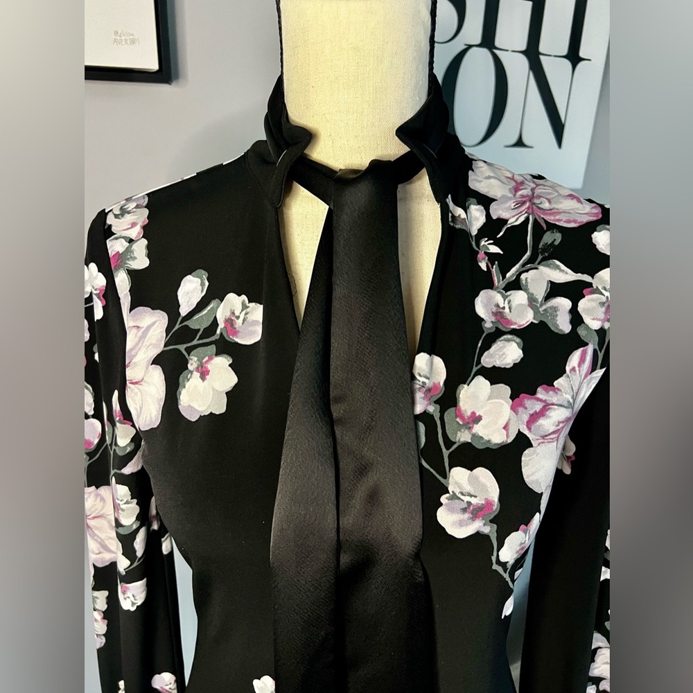 White House Black Market LS MJ w Tie Chemise Delphinium Placed Black Dress - Picture 4 of 9